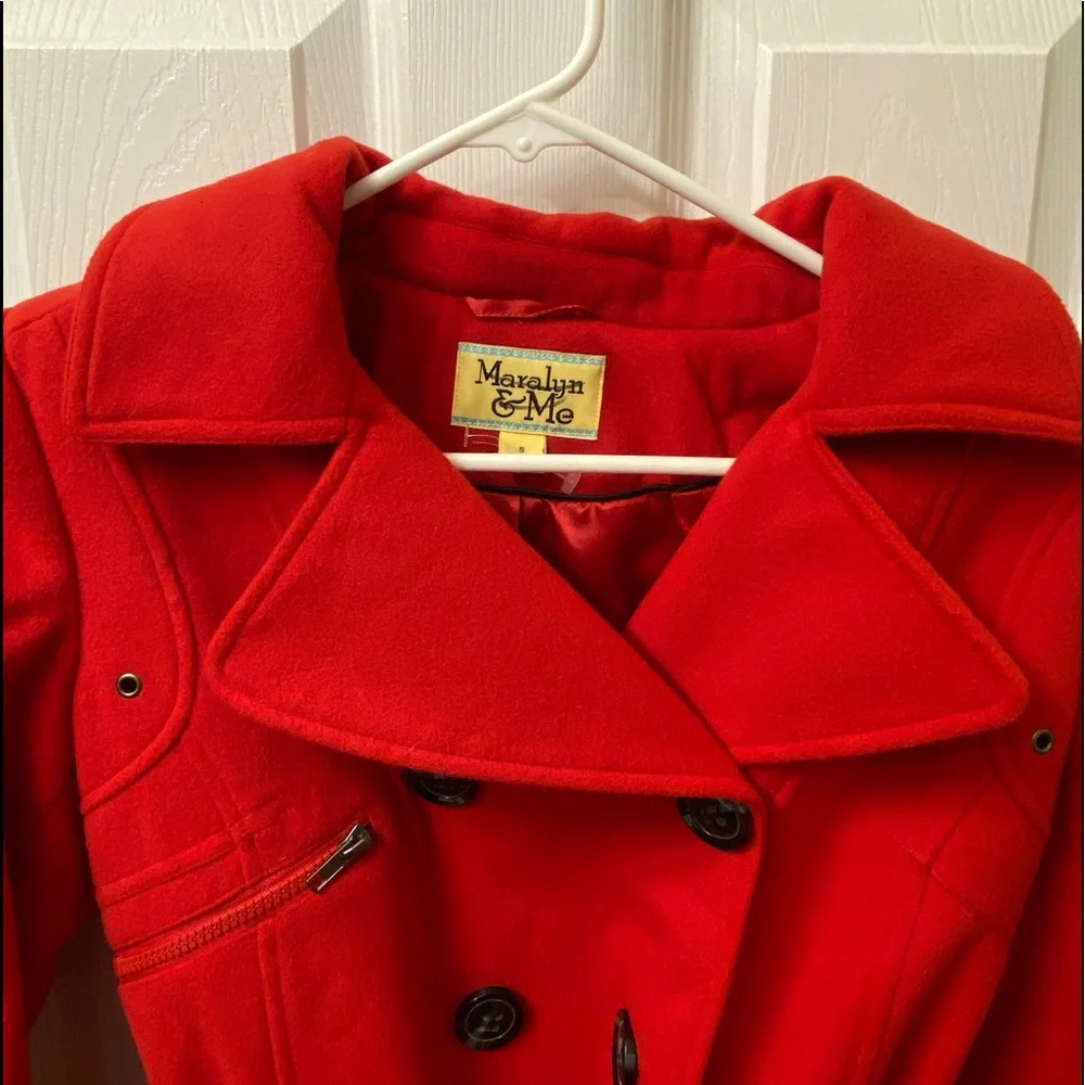 Junior’s Maralyn and Me brand Red Coat - Picture 4 of 16